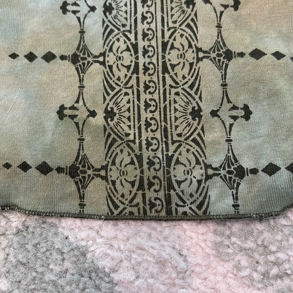 Bell Sleeve Tie Die Graphic Tee - Picture 8 of 9